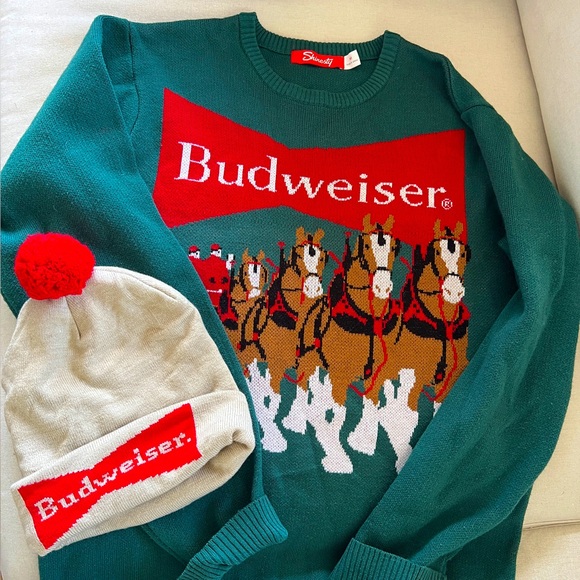 Budweiser vintage style Clydesdale horses holiday sweater  Size M and a beanie